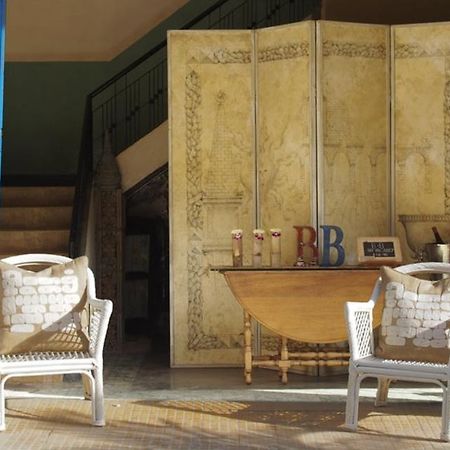 Bric-A-Brac Hotell Battambang Exteriör bild