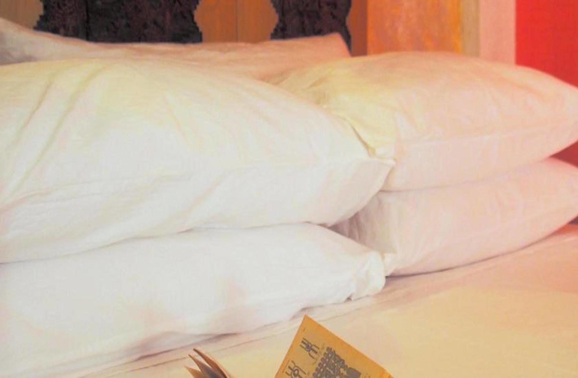 Bric-A-Brac Hotell Battambang Exteriör bild