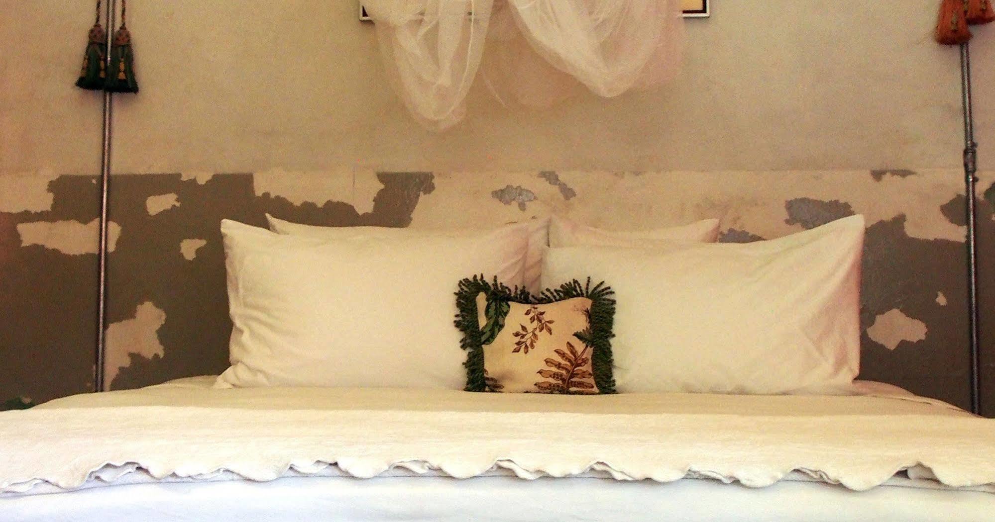 Bric-A-Brac Hotell Battambang Exteriör bild