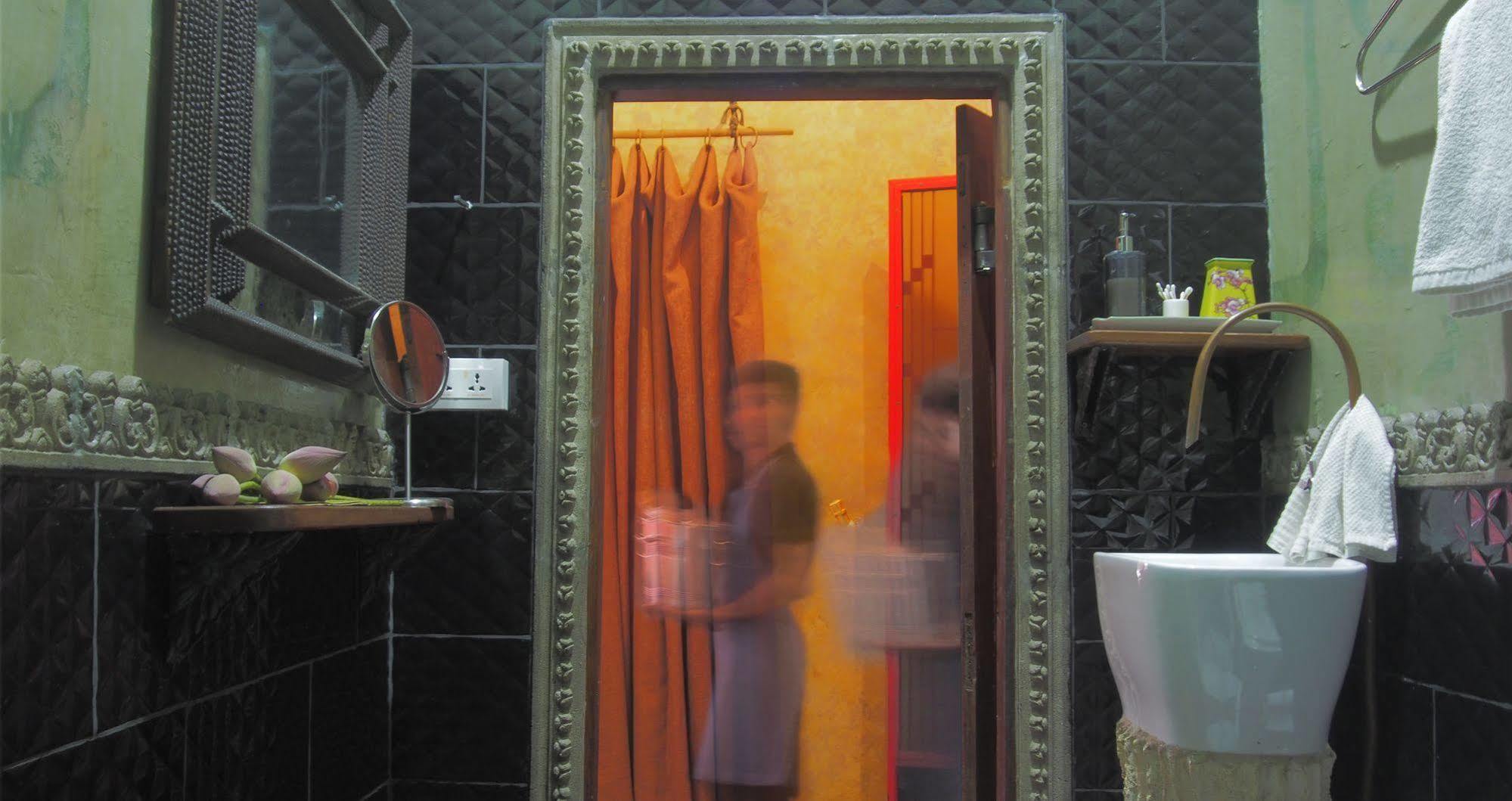 Bric-A-Brac Hotell Battambang Exteriör bild