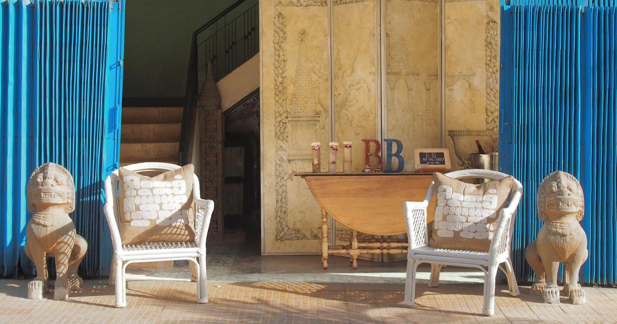 Bric-A-Brac Hotell Battambang Exteriör bild