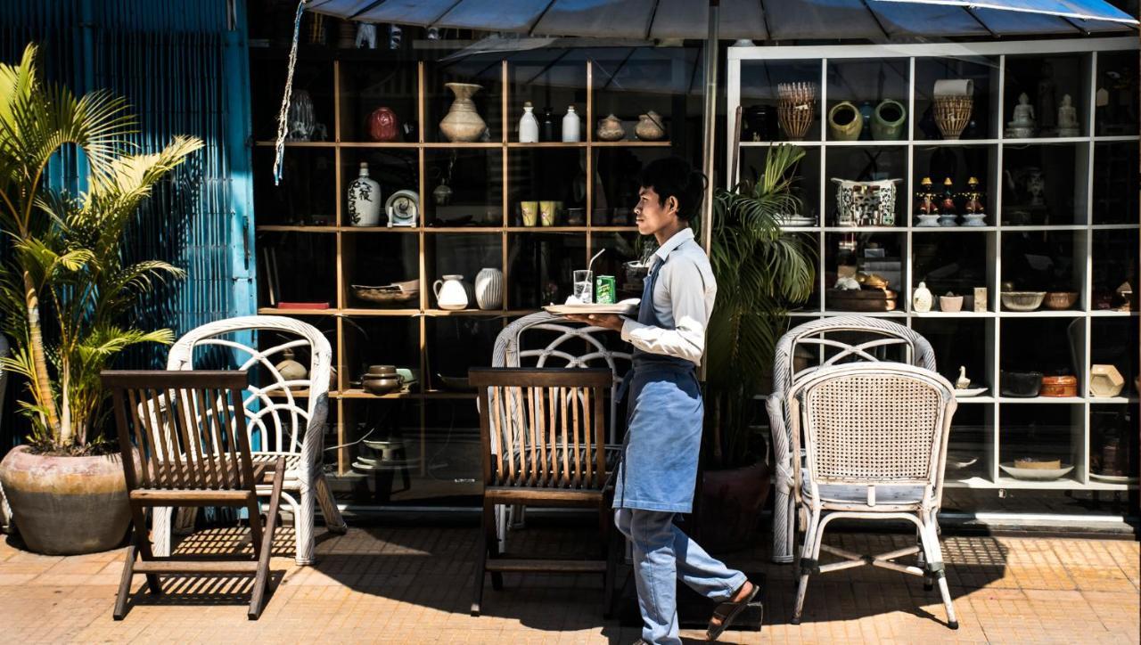 Bric-A-Brac Hotell Battambang Exteriör bild